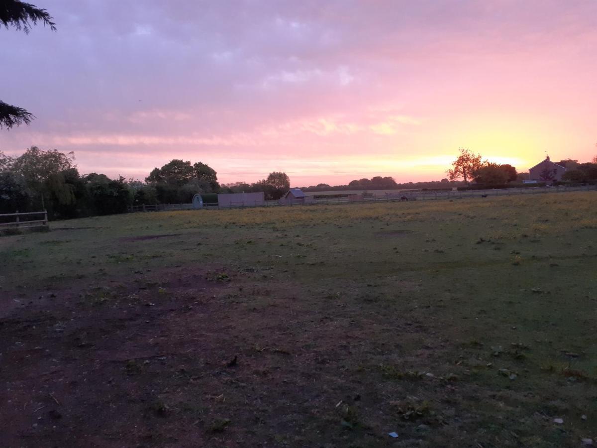 Villa Glamping At The Retreat Wiltshire Is Rural Bliss Chippenham  Exterior foto