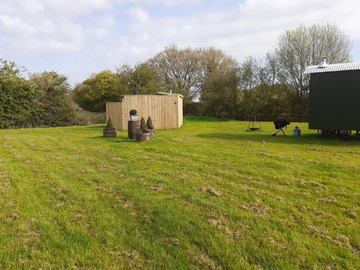 Villa Glamping At The Retreat Wiltshire Is Rural Bliss Chippenham  Exterior foto